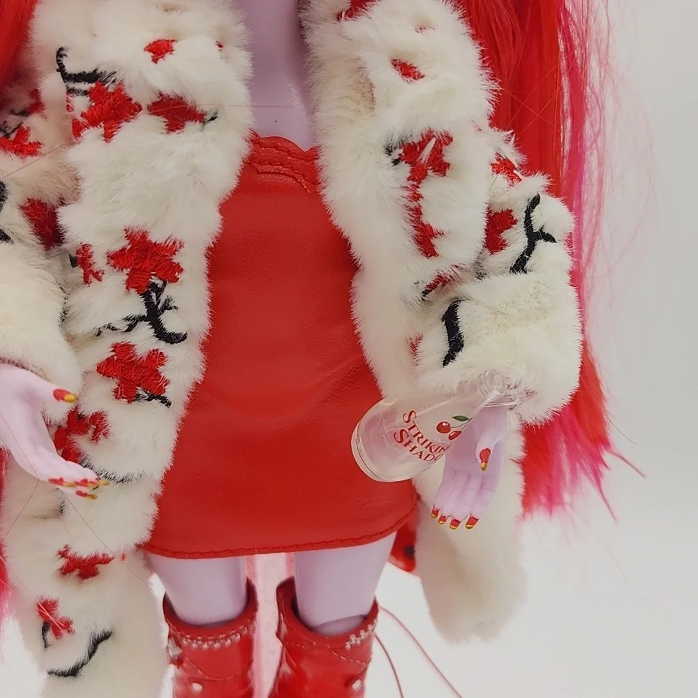 Rainbow/Shadow High Rosie Red Red-Haired Fashion Doll with‎ Floral Coat